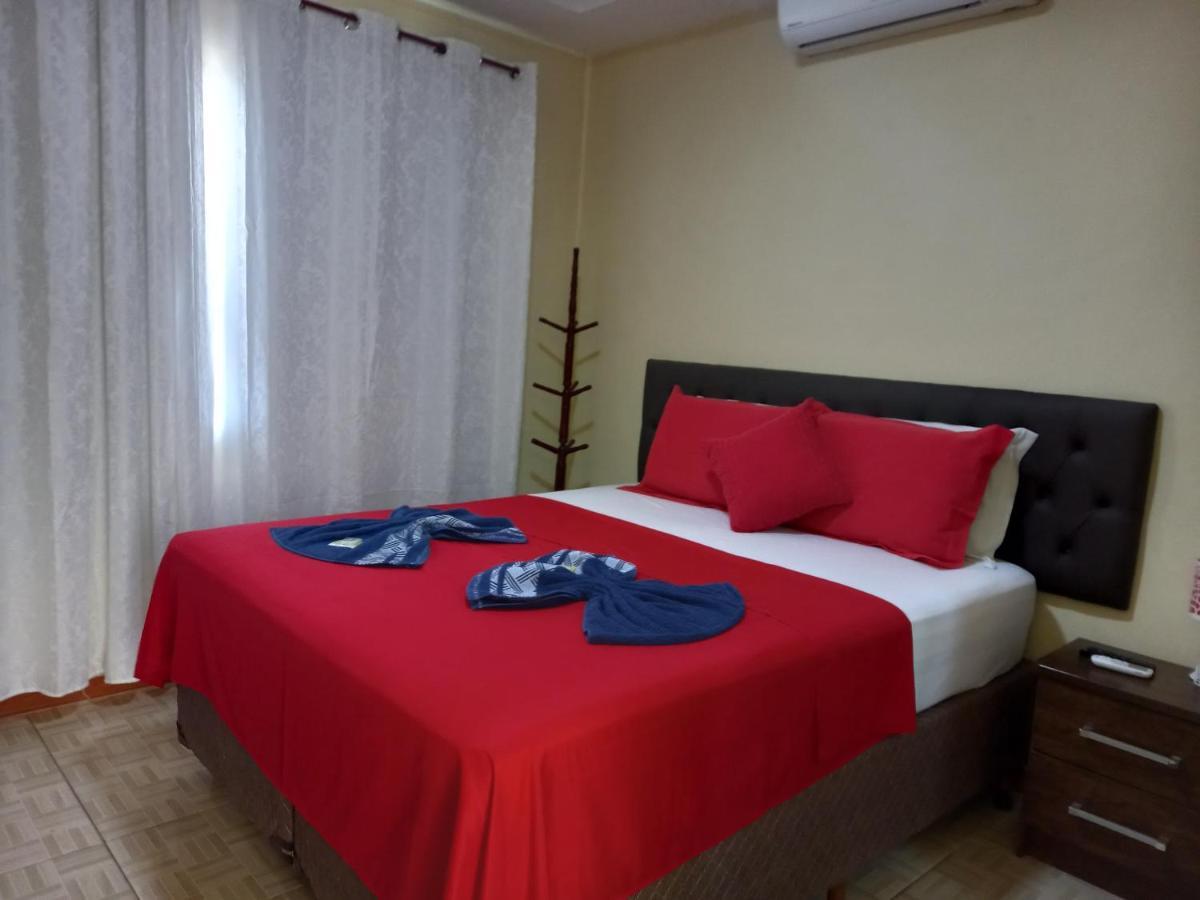דוקה דה קשיאס Quartos Em Casa In Caxias Da Paraiso מראה חיצוני תמונה