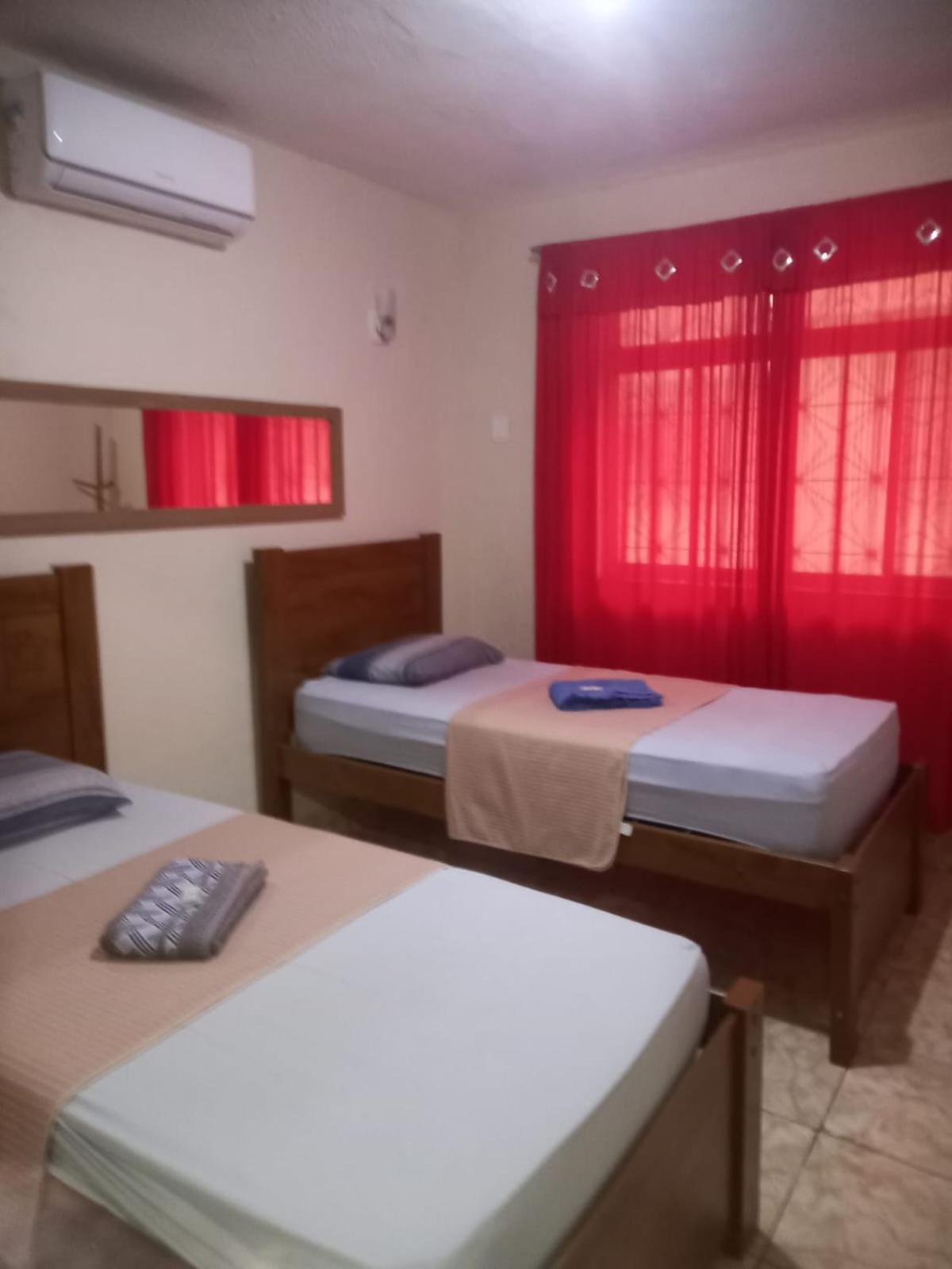 דוקה דה קשיאס Quartos Em Casa In Caxias Da Paraiso מראה חיצוני תמונה